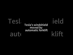 Ein vollautomatischer Gabelstapler, der Paletten mit einer Last von 1500 kg und einer Höhe von 1,8 Metern hebt