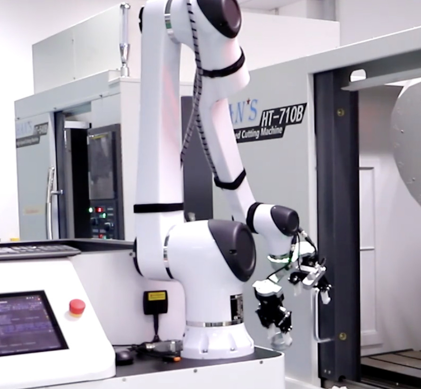 Industrieller Robotermanipulator-Arm, der System für die Werkzeugmaschine lädt stapelt, Prozess entladend