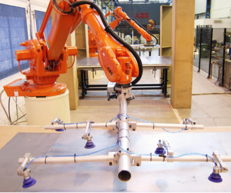 Roboter-Arm-schweißende Befestigung Kuka Abb, die Sonnenkollektoren in der photo-voltaischen Industrie als Schraubenzieher greift
