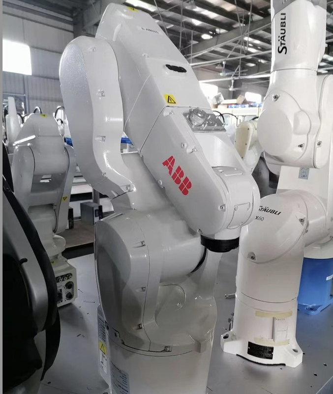 ABB IRB1200-5/0.9 Achsen-Arbeit des Industrieroboter-Arm-6 mit dem Visions-Roboter gut an der Versammlung