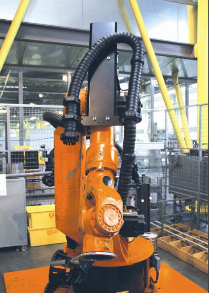 Kabel-Roboter-Kleid verpacken verstärkten gewölbten Schlauch ist beständiges UVhaltbares