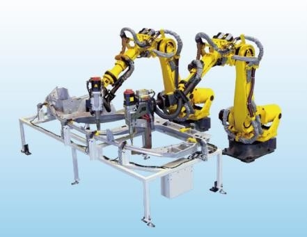 Roboterarm Fanuc, der lang für die erhöhte Installation stapelt Punktschweissen programmiert