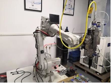 Achsen-Roboter-Arm des Faser-Laser-Schweißens-Roboter-System-ABB Kuka Fanuc 6   Tiefe 0.04-6mm
