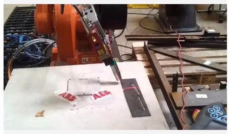 Achsen-Roboter-Arm des Faser-Laser-Schweißens-Roboter-System-ABB Kuka Fanuc 6   Tiefe 0.04-6mm