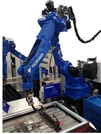 Yaskawa industrielle Achsen-Rohr-Elektroschweißen-Roboter-Maschine AR1440 des Laser-Schweißens-Roboter-System-6