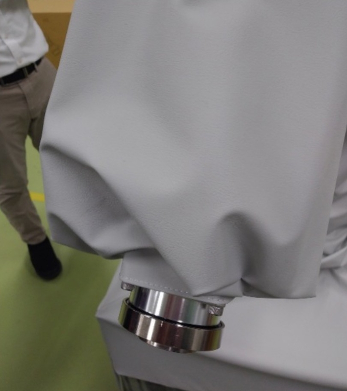 Schneiderei Roboter wasserdichte Abdeckung Weiß / Gelb / Blau / Rot Schutzanzug Reißverschluss Installation